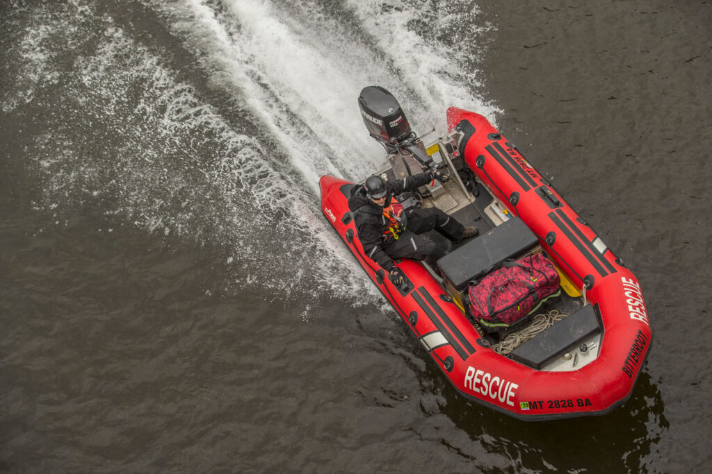 Technical rescue training – Zodiac rescue boat during motorized boat operations course